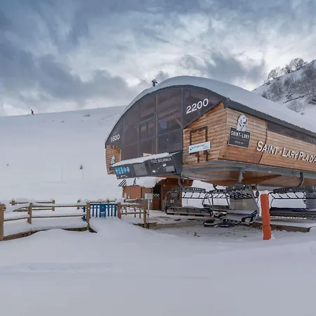 T2 Cabine, 4 Couchages Avec Piscine Chauffée Et Parking En Bord De Pistes - Fr-1-296-527